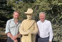 Gilbert family donates WWI digger statue to Goolwa RSL