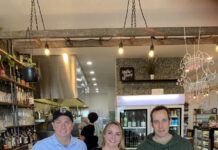 Students sell healthy drinks at cafe