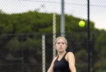Serving of summer tennis