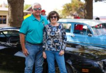 Cars cruise to Goolwa