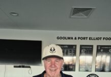 Daryl Braithwaite rides out algal bloom at Goolwa